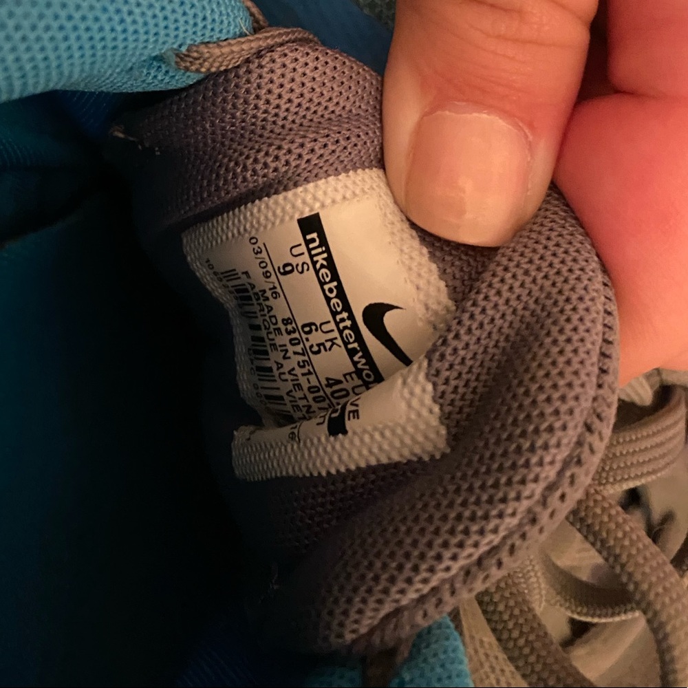 Nike Tennis Shoes